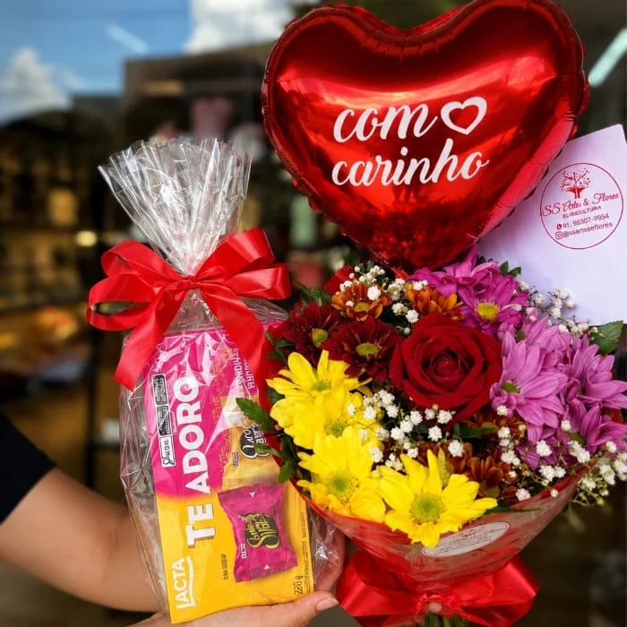 COMBO Mini buquê com rosa no centro com balão + caixa de bombons