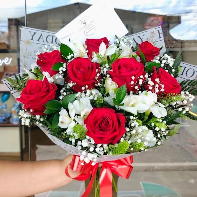 BUQUÊ TRADICIONAL DE ROSAS VERMELHAS