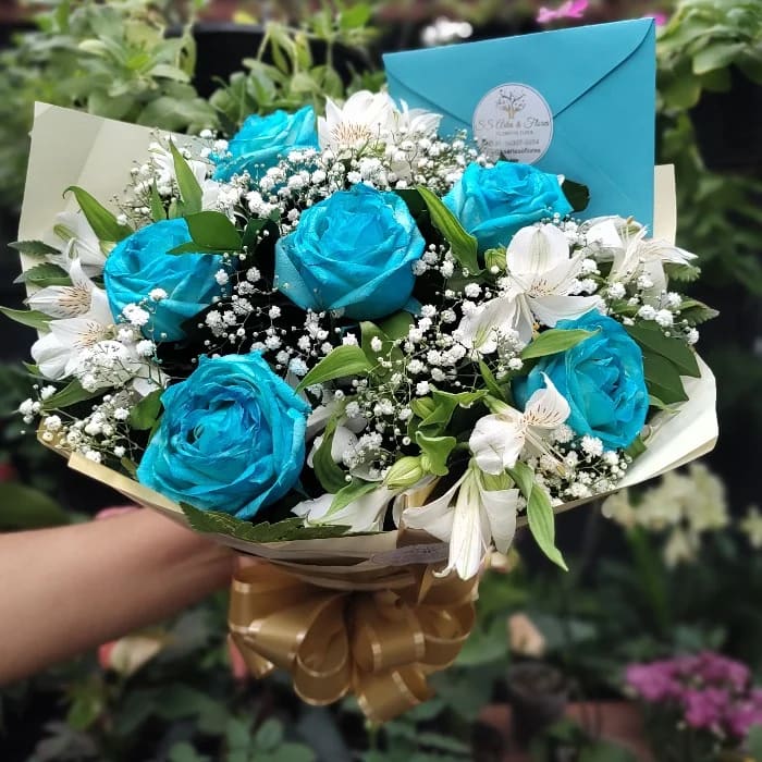 BUQUÊ DE ROSAS AZUL CLARO (TINGIDA)